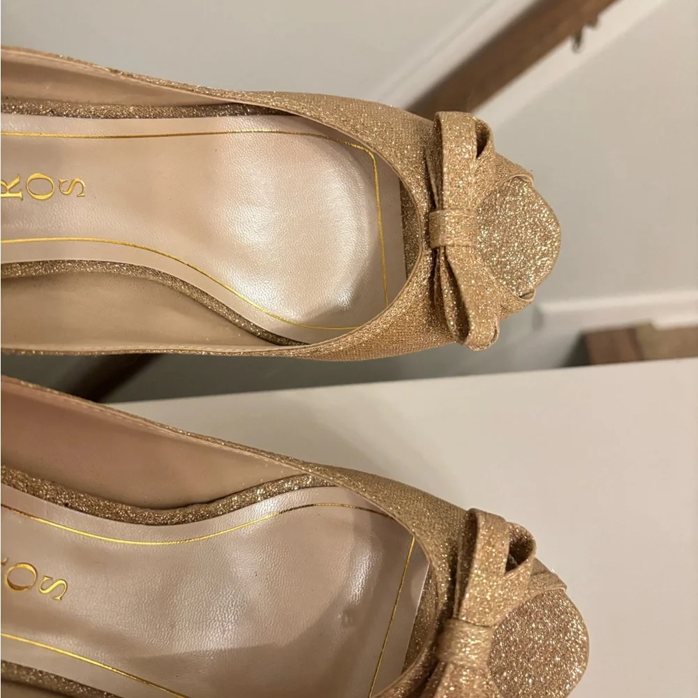 ✨ DREAMY Gold Glitter Bow Heels | Size 9